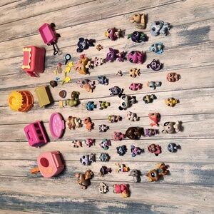 HUGE Littlest Pet Shop Lot 50+ Pets And accessories